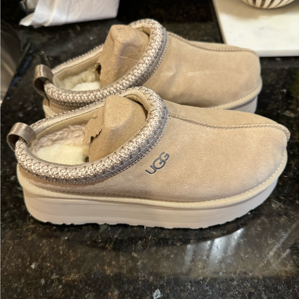 Ugg Taz Platform Slippers - Mustard Seed - Size 8